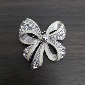 Nolan Miller Vintage Glamour Collection "Shining Spirit" Pin Rhinestone Bow